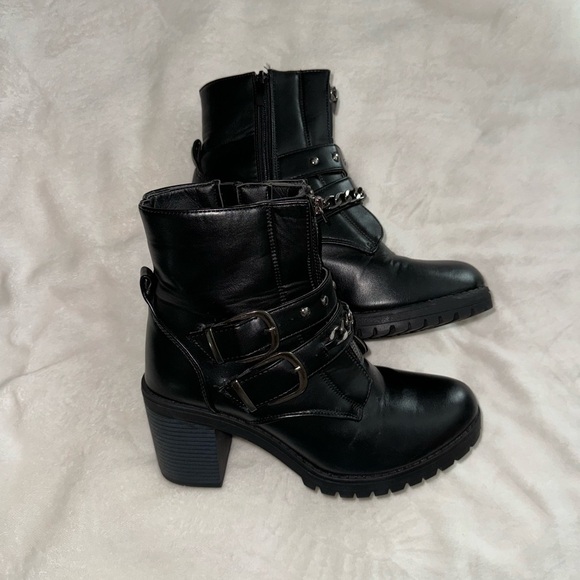 Olivia Kate black chain boots - Picture 3 of 11